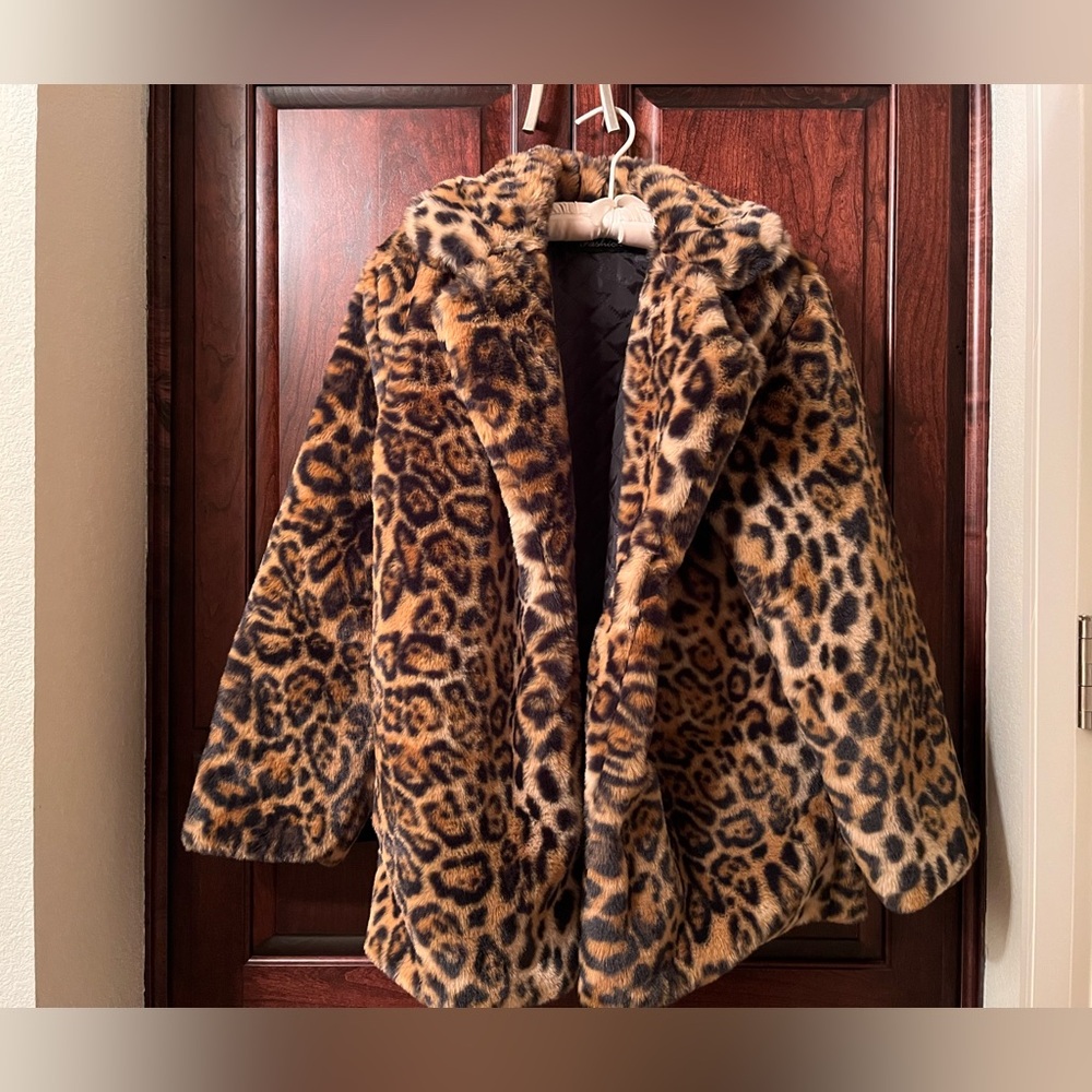NWOT- Faux fur leopard coat, Medium